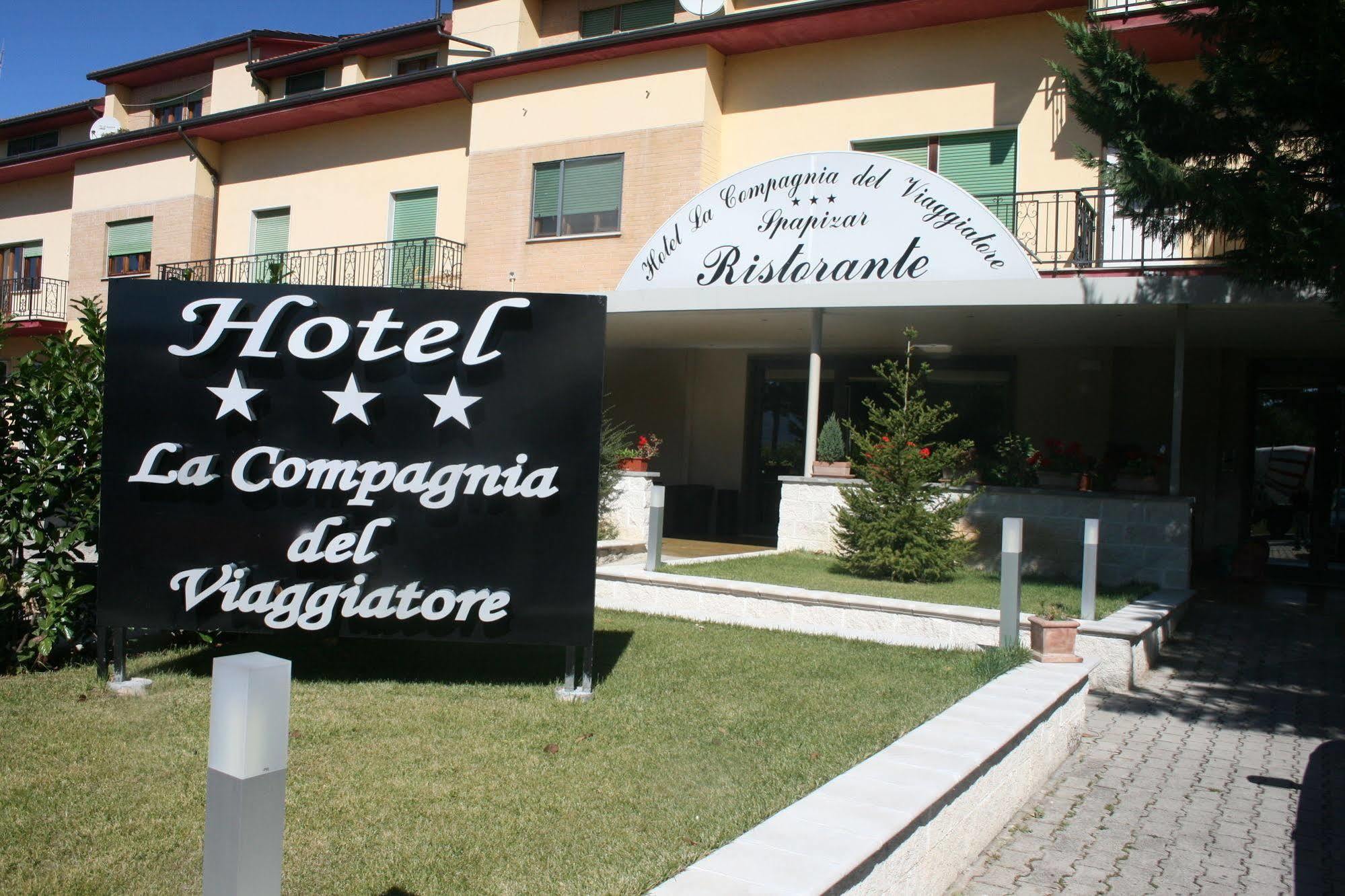 Hotel La Compagnia Del Viaggiatore LʼAquila Exteriör bild
